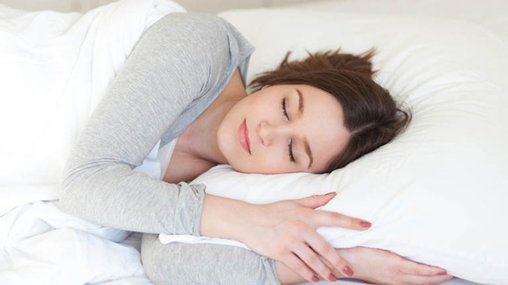 Ngủ đúng và đủ giấc sẽ hỗ trợ cho quá trình giảm cân của bạn