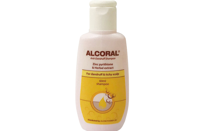 Không chỉ làm sạch gàu, Alcoral còn giúp ngăn rụng tóc, giảm ngứa da