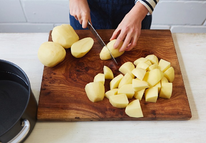Bạn nên chọn khoai tây chất lượng để làm mặt nạ
