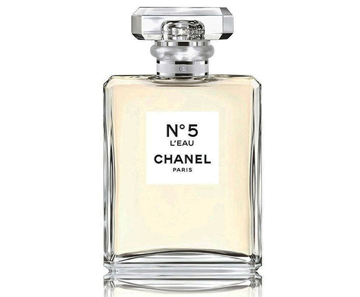 Chanel No.5 L’Eau là dòng nước hoa đầu tiên của Chanel dành riêng cho phái đẹp