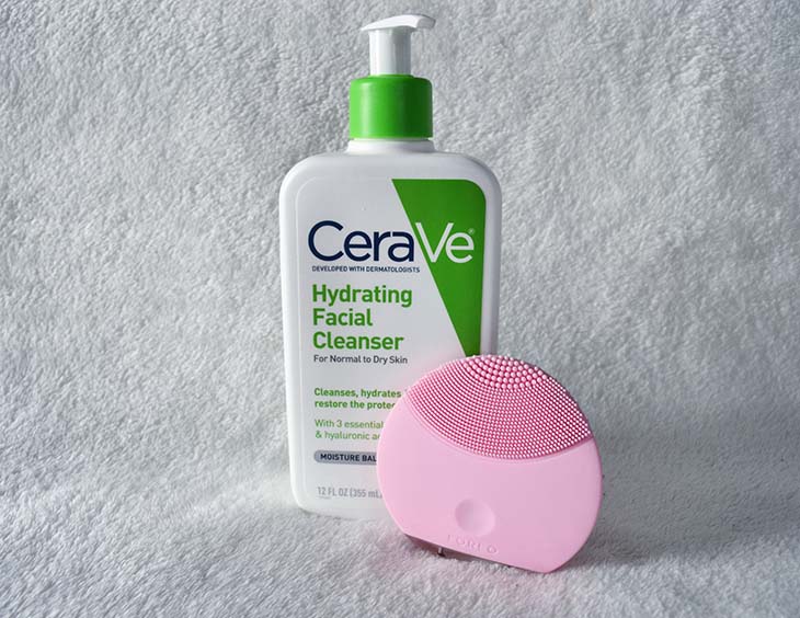 Sữa rửa mặt Cerave Hydrating Cleanser cho cô nàng da khô