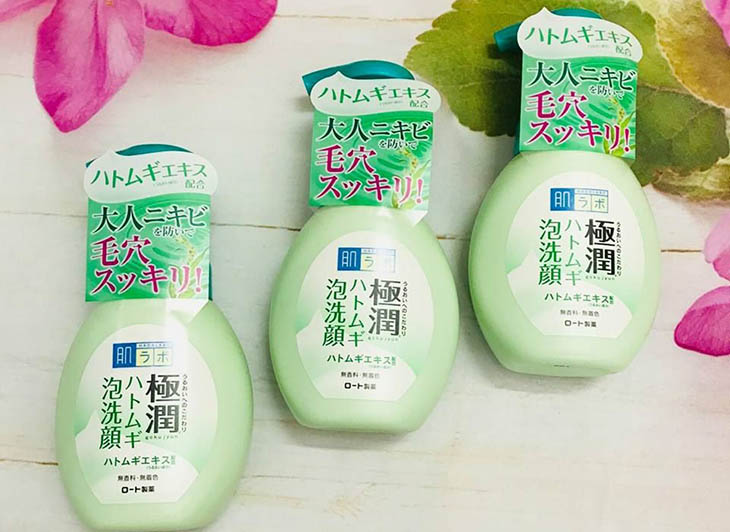 Sữa rửa mặt Hada Labo Gokujyun Hatomugi Bubble Face Wash màu xanh lá