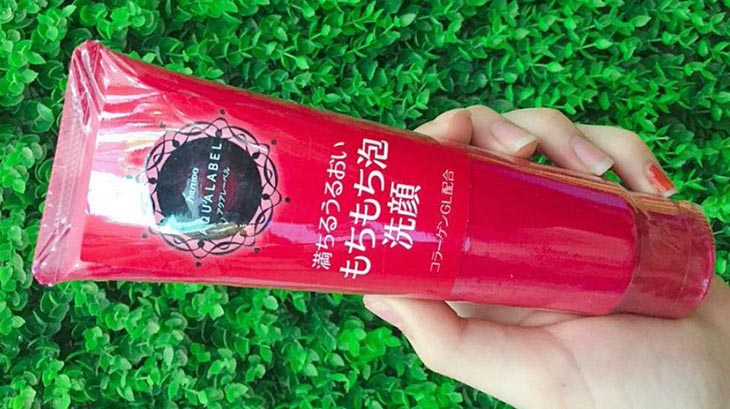 Sữa rửa mặt Aqualabel Milky Mousse Foam Shiseido màu đỏ