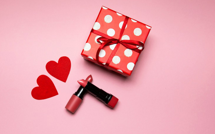 Chưa biết tặng quà Valentine cho bạn gái là gì? Hãy tặng son môi