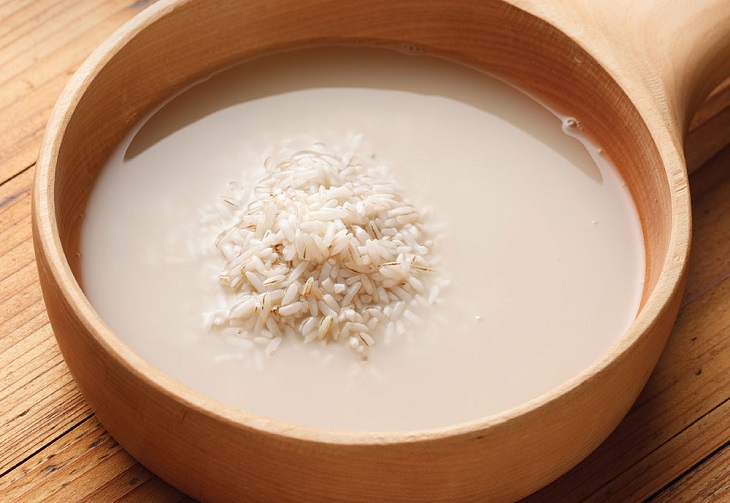 Dùng nước vo gạo cũng là một cách chăm sóc da của người Nhật