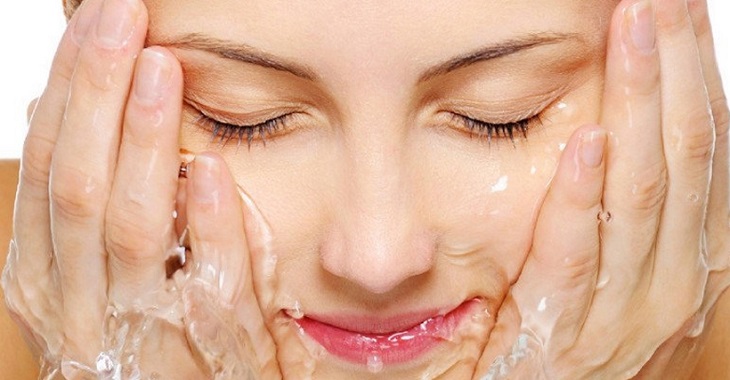 Rửa mặt với nước mát sẽ tốt hơn cho làn da