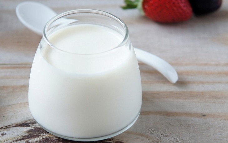 Sữa chua không đường có rất nhiều dưỡng chất tốt cho làn da