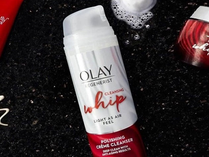 Olay Regenerist tạo bọt - Whip Cleansing Polishing Cream Cleanser