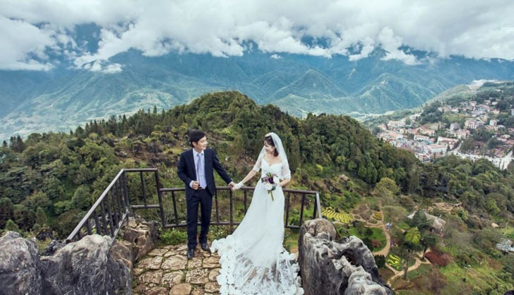 Nắm tay người ấy đầy lãng mạn trong bộ ảnh cưới trên đỉnh núi Hàm Rồng