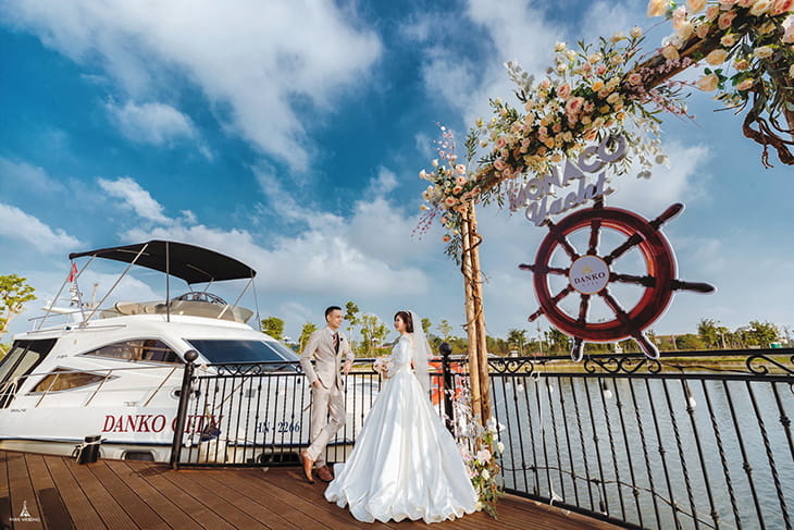 Chụp ảnh cưới tại bến du thuyền