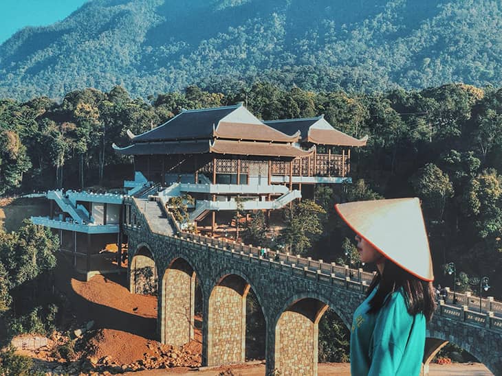 Chụp ảnh sống ảo tại chùa Yên Tử Bắc Giang