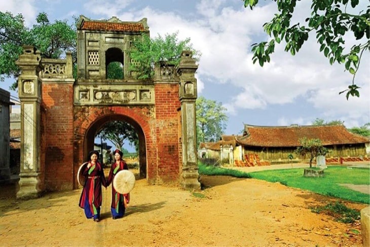 Cổng làng Thổ Hà với nét rêu phong in đậm dấu ấn thời gian