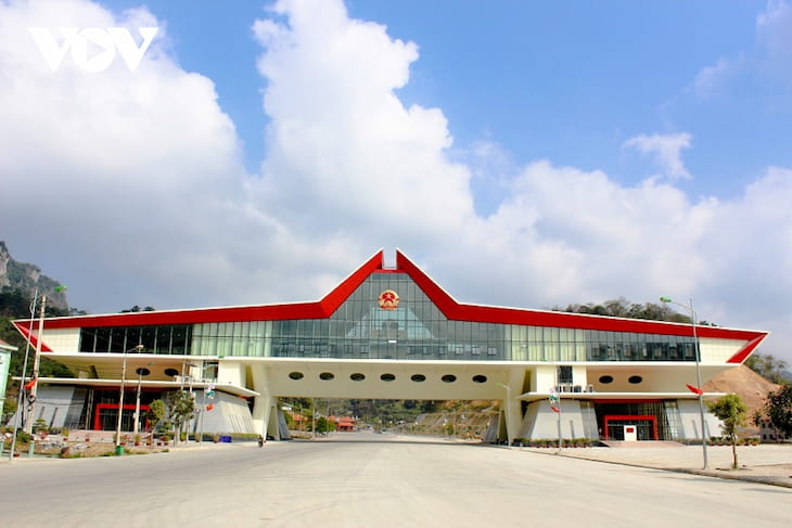 Cửa khẩu Hữu Nghị là điểm du lịch nổi tiếng tại tỉnh Lạng Sơn