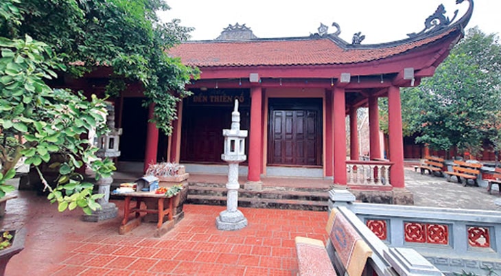 Hình ảnh chính diện ngôi đền