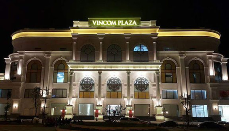 Vincom Plaza Việt Trì lung linh về đêm