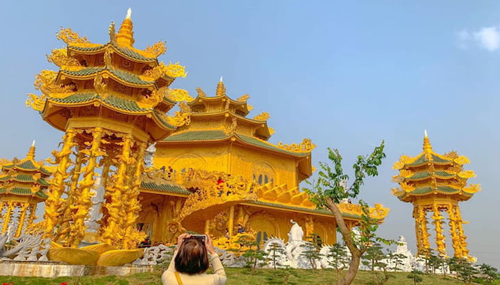 Tháp Fulin hấp dẫn bởi kiến ​​trúc mạ vàng độc đáo