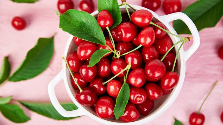 Quả cherry chứa nhiều dưỡng chất giúp vòng 1 phát triển