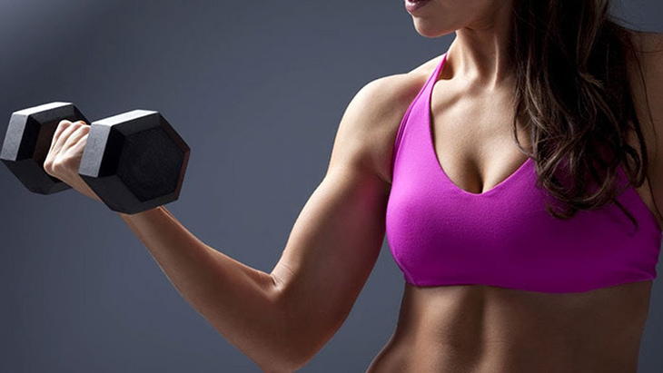 Tập gym là phương pháp tăng size vòng 1 hiệu quả cho bạn nữ