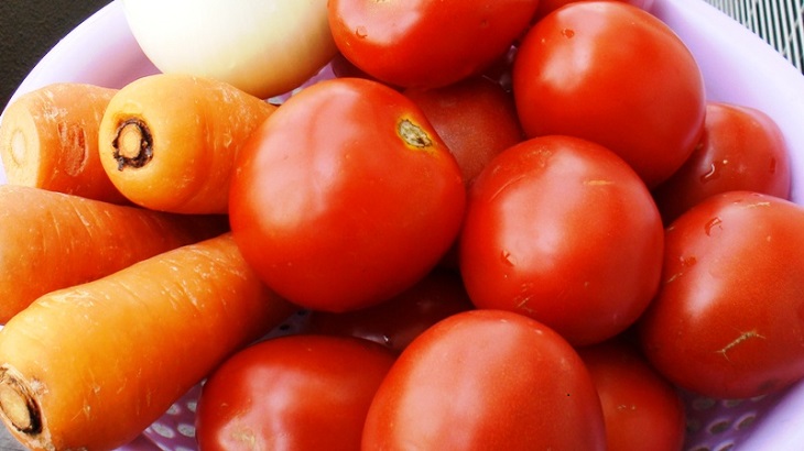 Cà chua kết hợp cà rốt