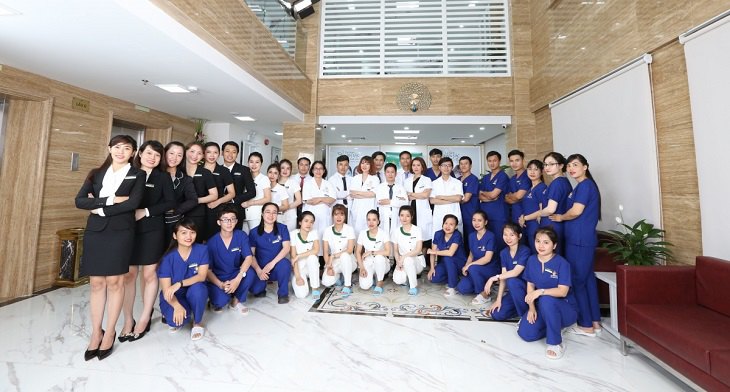 Đội ngũ bác sĩ, kỹ thuật viên tại Thẩm mỹ viện Đông Á