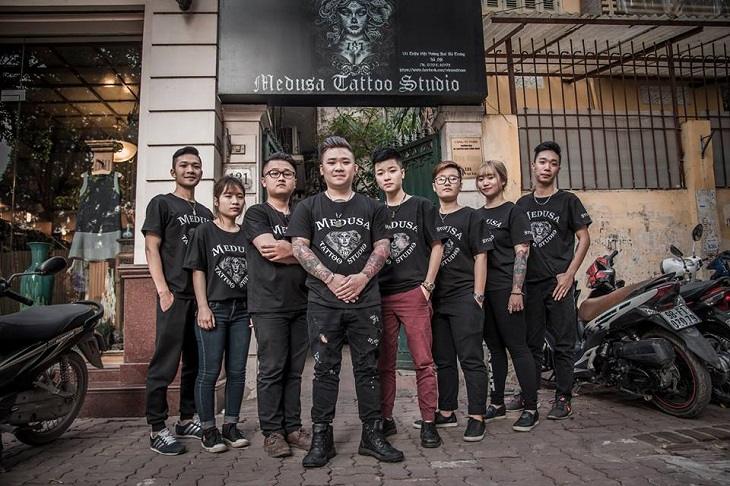 Artis Triệu Anh Tuấn và thành viên Medusa Tattoo Club
