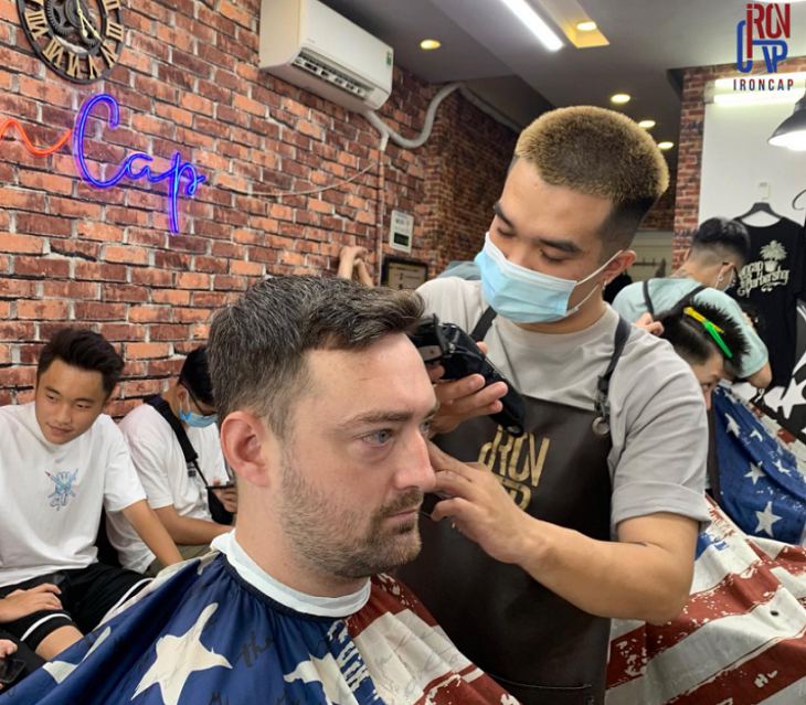 IronCap Barbershop là địa chỉ chăm sóc tóc chuyên nghiệp dành riêng cho các quý ông