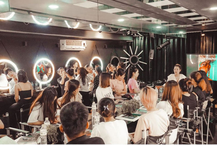 Khoá học makeup tại Linh Jace Makeup Academy