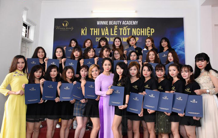 Khoá học dạy make up cá nhân tại Hà Nội của học viện Winnie