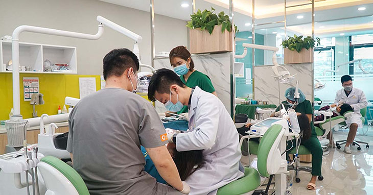 Tại Nha khoa Sunshine Dental, bác sĩ Nguyễn Xuân Bình là bác sĩ chính