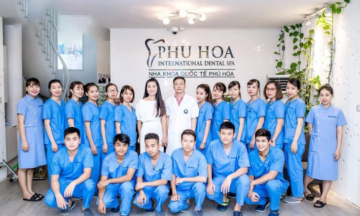 Đội ngũ bác sĩ tại Nha khoa Quốc tế Phú Hòa