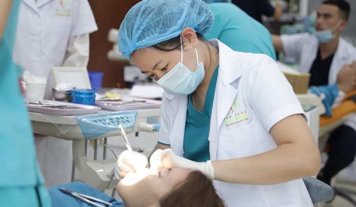Các bác sĩ tại nha khoa Việt Smile vô cùng tâm huyết và chu đáo