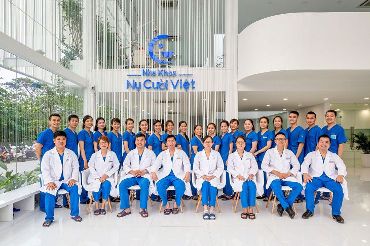 Nha khoa Nụ Cười Việt sở hữu đội ngũ bác sĩ uy tín, giàu kinh nghiệm