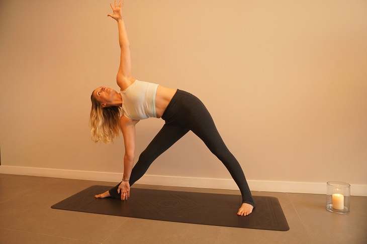 Tư thế tam giác trong yoga