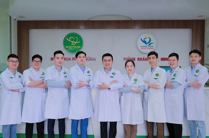Đội ngũ bác sĩ tại nha khoa Phạm Hùng