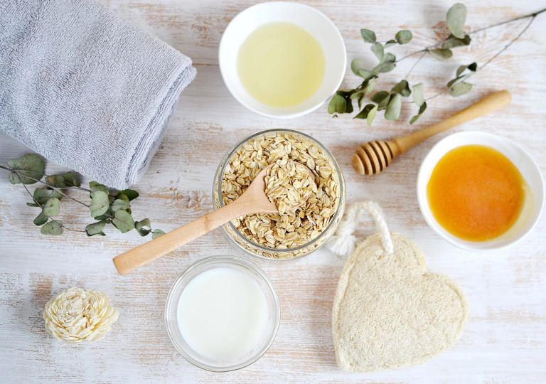 Mặt nạ bột yến mạch, sữa tươi và mật ong giúp cải thiện các vấn đề nám da
