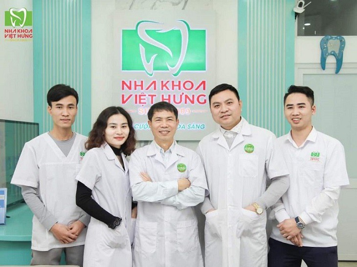 Đội ngũ bác sĩ tại nha khoa Việt Hưng