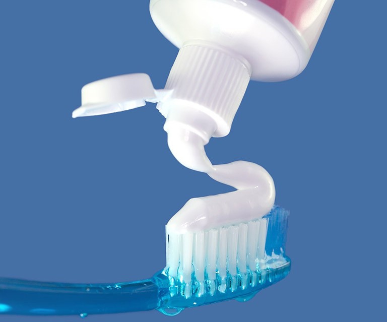 8 công thức trị nám bằng kem đánh răng