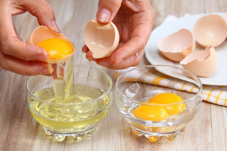 Lòng trắng trứng gà giúp nuôi dưỡng làn da trắng mịn, khỏe mạnh